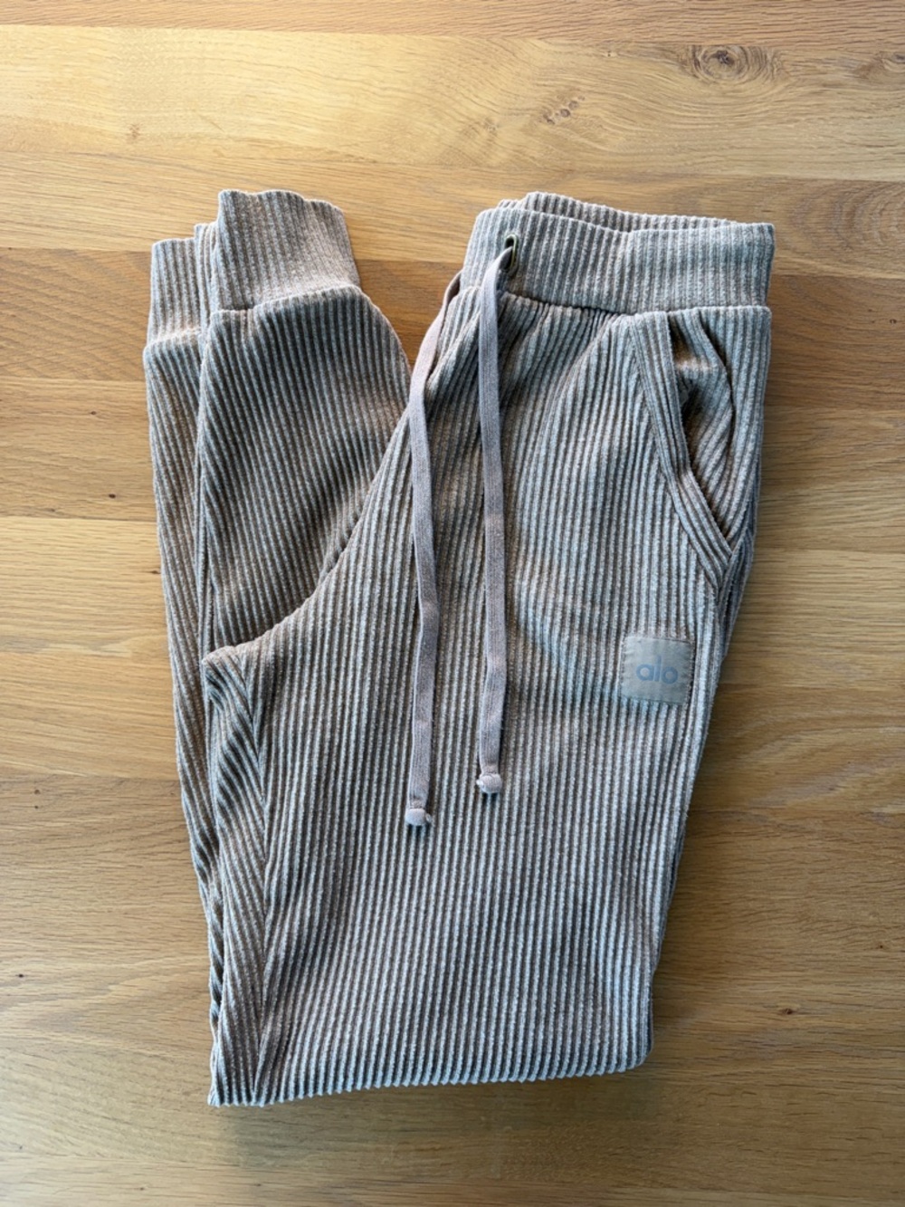 ALO Ribbed Drawstring Joggers in Taupe